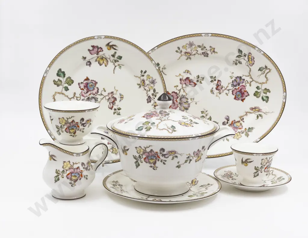 Wedgwood Swallow Pattern Dinner Service Image 1++