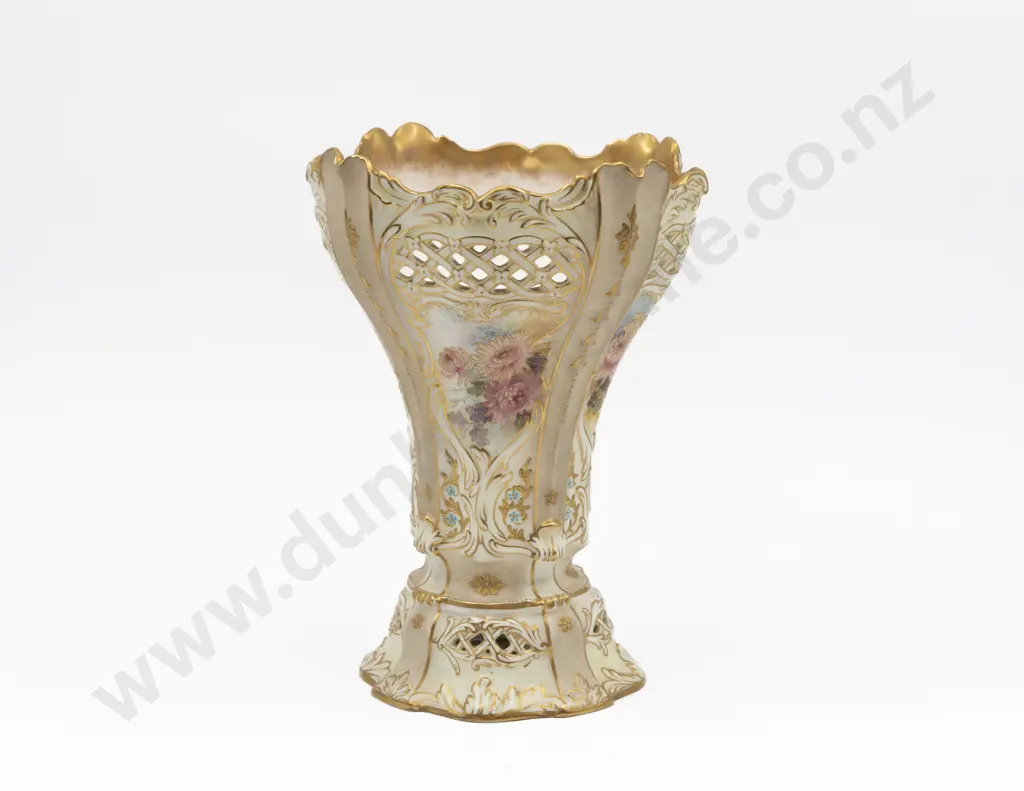Royal Doulton Hand Painted & Decorated Mantel Vase Image 1++