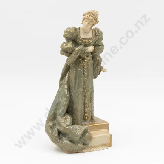 Royal Doulton Figure Ellen Terry As Queen Catherine of Aragon
