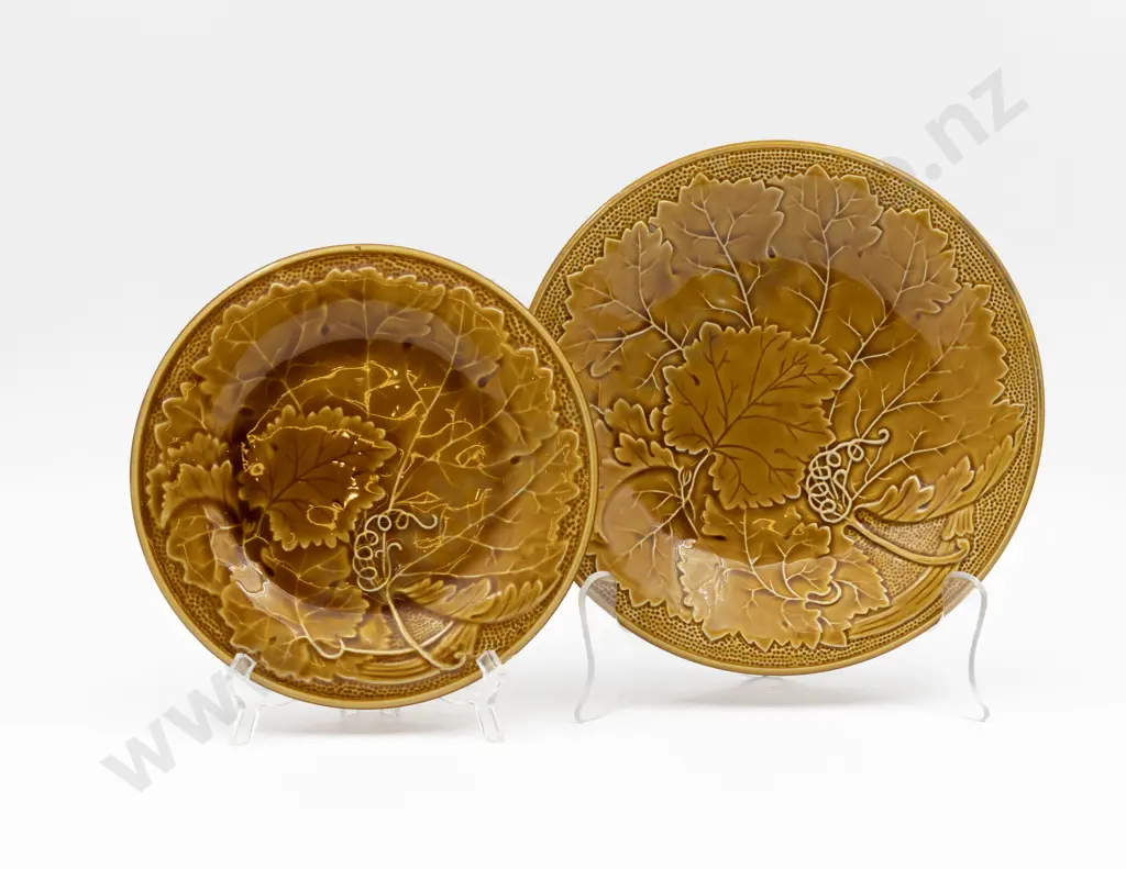 Two TG Green & Co Autumn Leaf Majolica Plates Image 1++