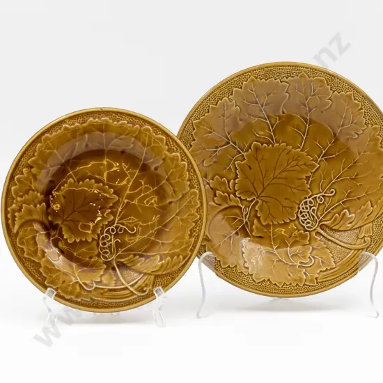 Two TG Green & Co Autumn Leaf Majolica Plates
