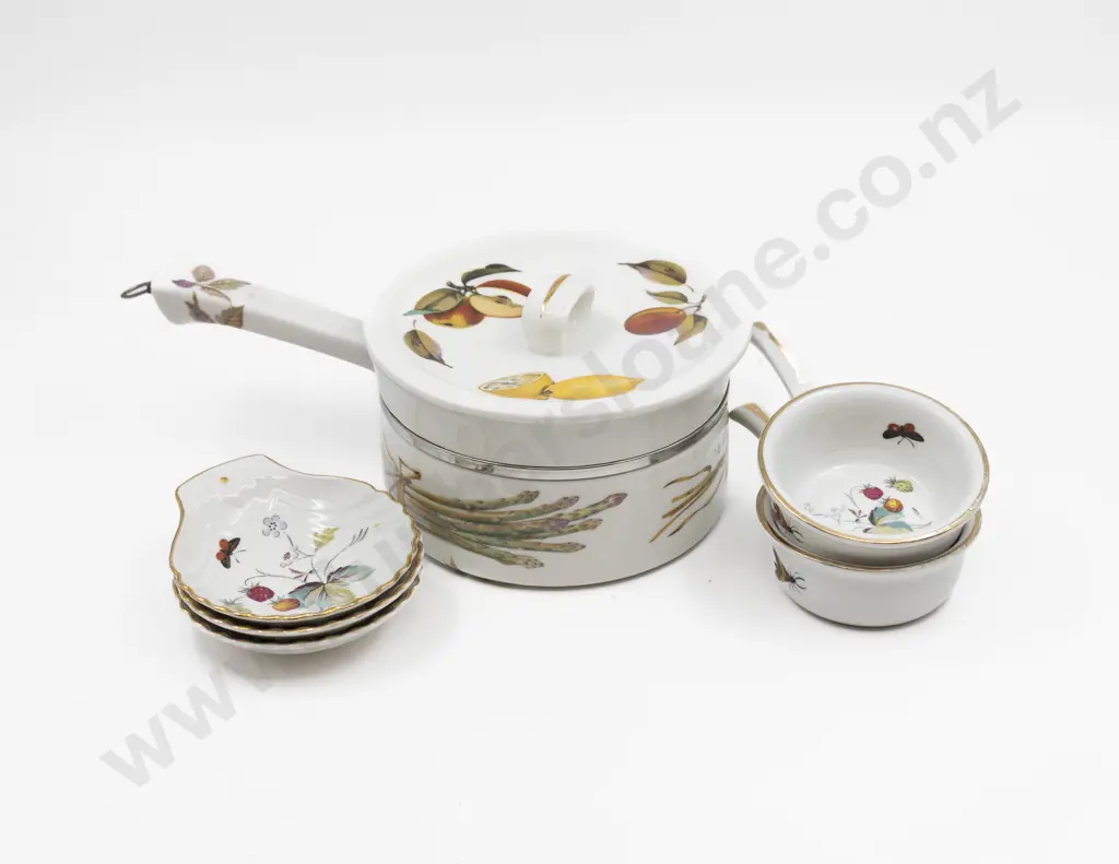 Royal Worcester Evesham Lidded Saucepan & Five Dishes Image 1++