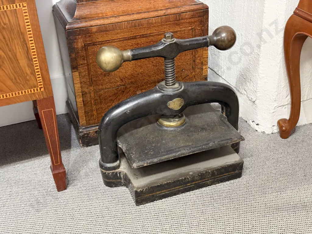 Victorian Cast Iron Book Press Image 1++