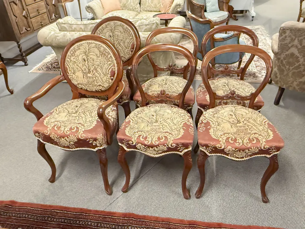 Reproduction Pedestal Dining Table & Six Balloon Back Dining Chairs Image 1++