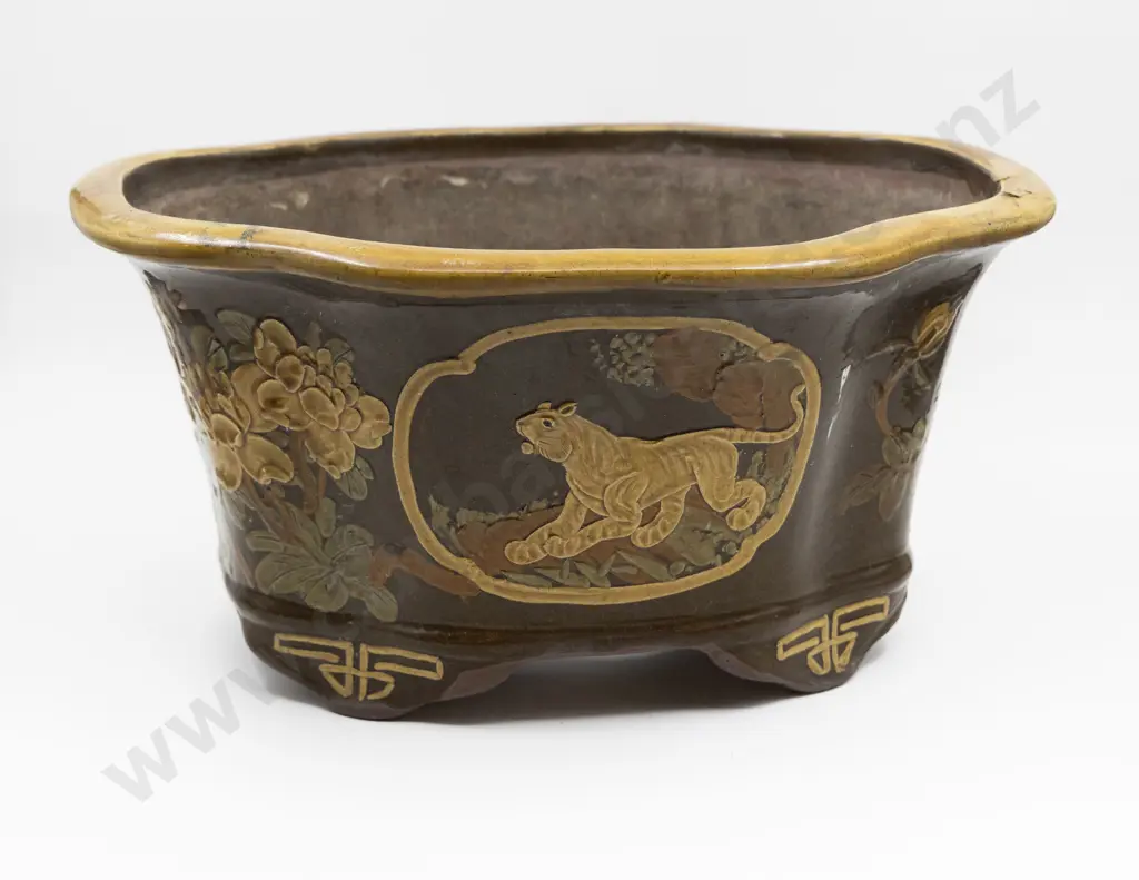 Chinese Ceramic Quatrefoil Shaped Planter Image 1++