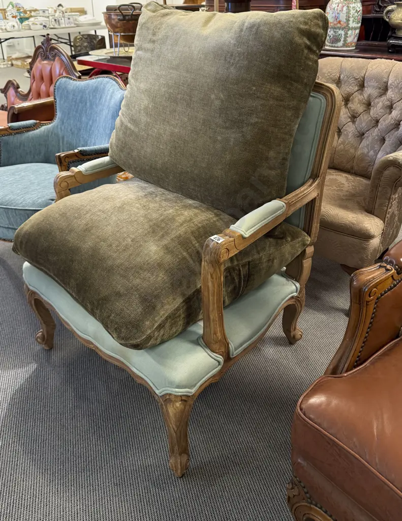 French Style Fauteuil Image 1++