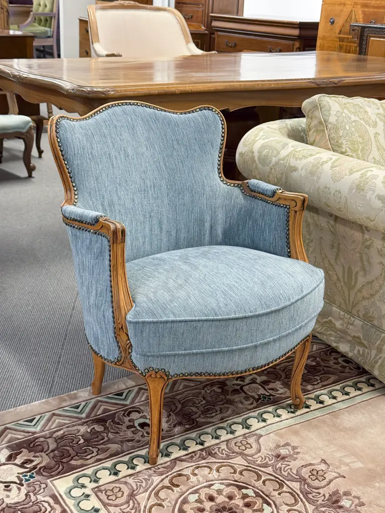 French Style Walnut Fauteuil Image 1++