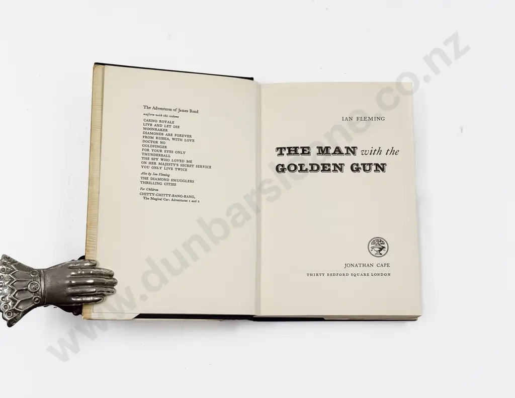Ian Fleming - The Man With the Golden Gun Image 1++