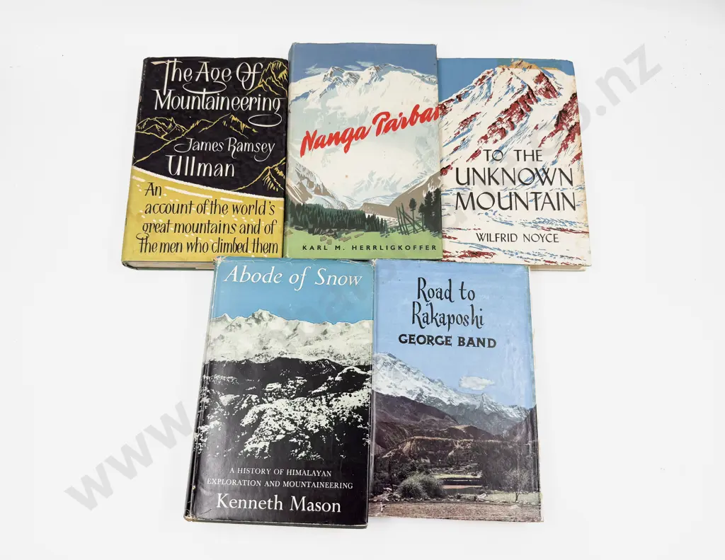 Five Assorted Vintage Volumes Relating to Mountaineering Image 1++