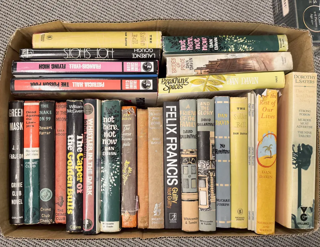 Box of Assorted Vintage Crime Fiction Image 1++