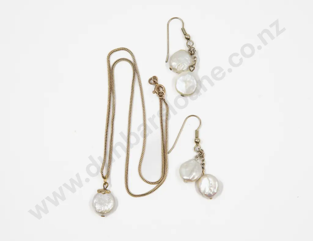 Single Baroque Pearl Pendant on 9ct Neck Chain with Matching Pendant Earrings Image 1++