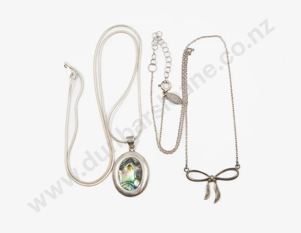 S/S Paua Pendant on Neck Chain with Bow Pendant Necklace Image 1++