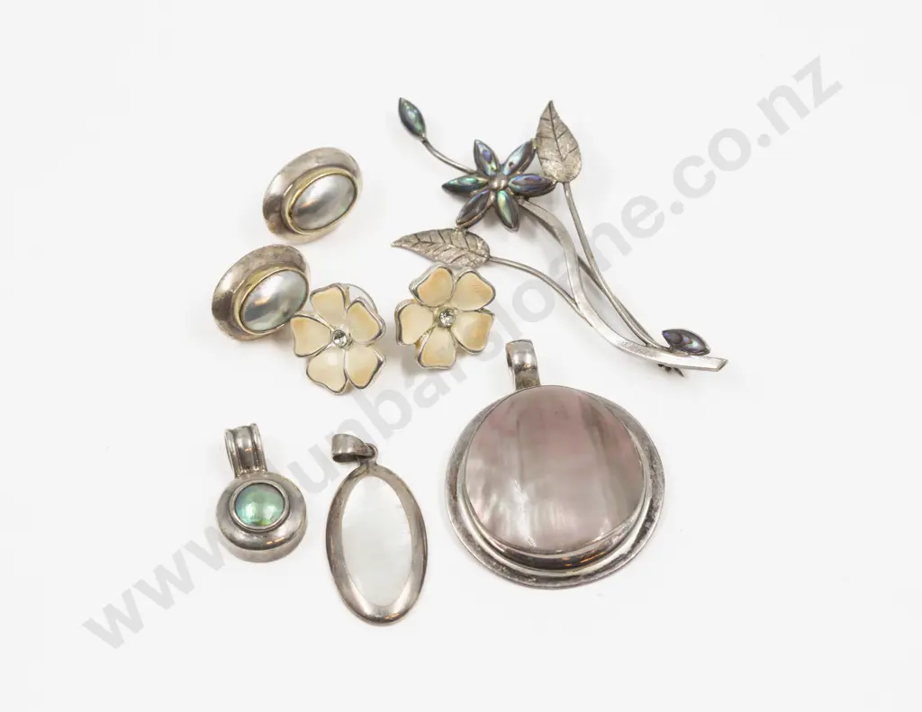 Collection of Assorted S/S Jewellery Image 1++