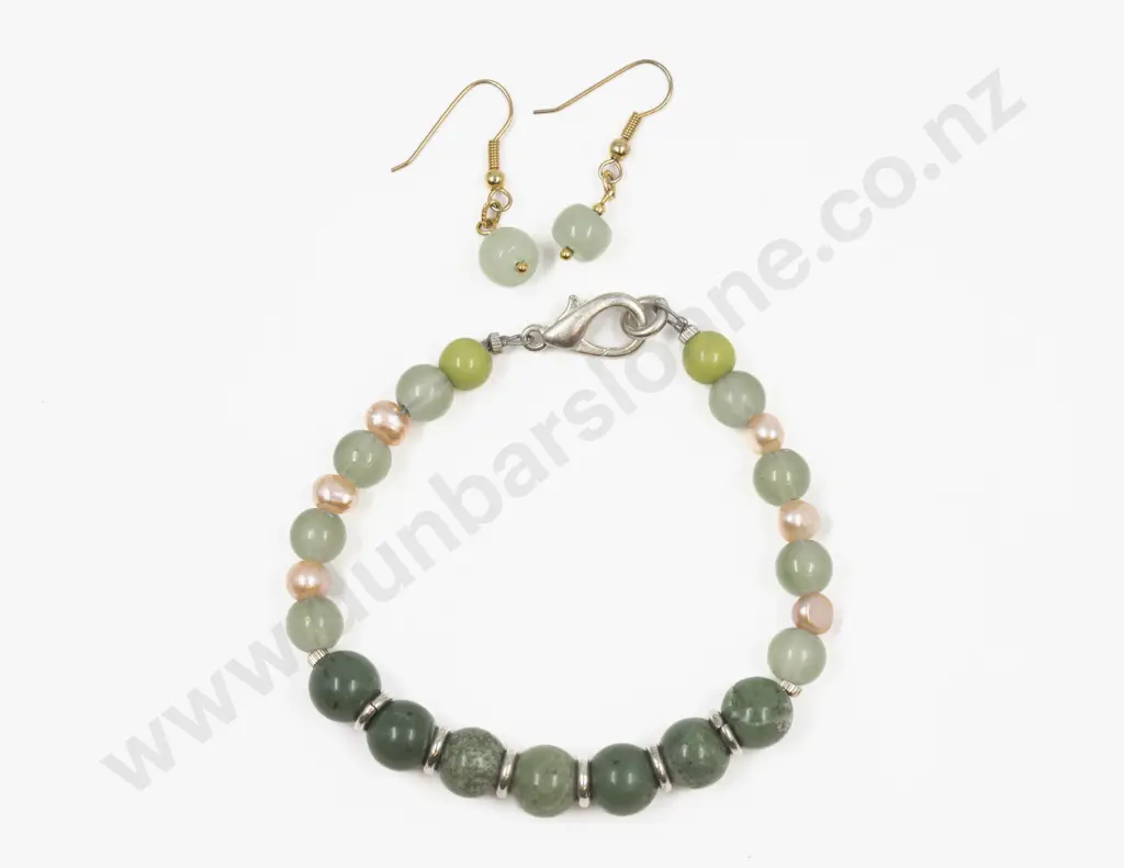 Single Strand Uniform Greenstone Pearl and Jasper Bead Bracelet with Pair of Earrings Image 1++