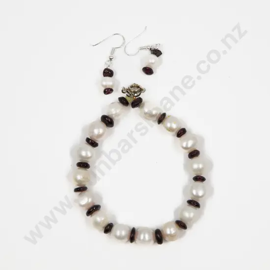 Single Strand Uniform Fresh Water Pearl and Garnet Bead Bracelet