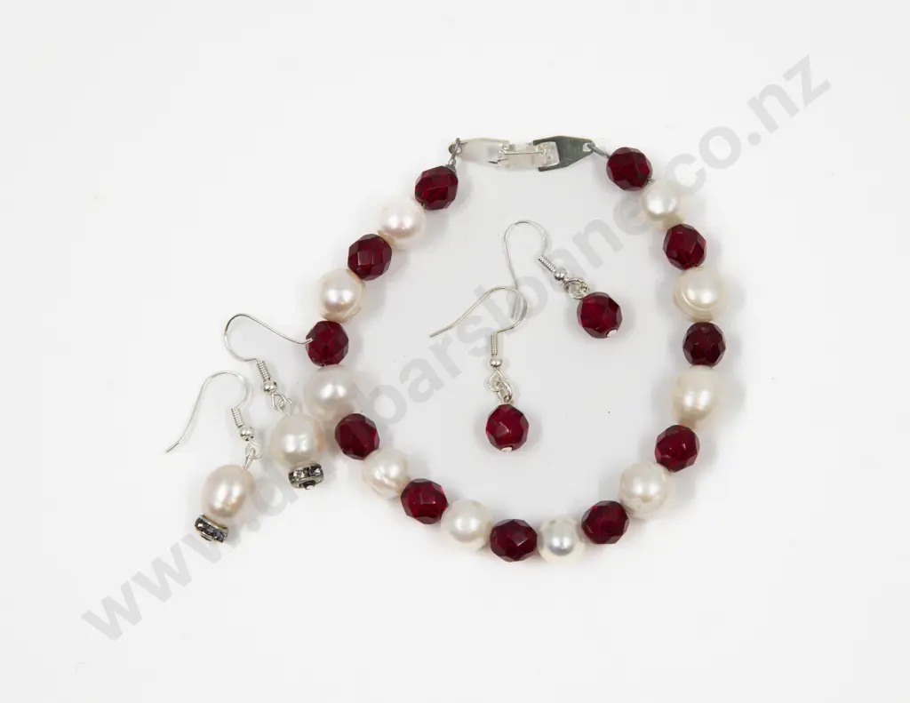 Single Strand Fresh Water Pearl and Garnet Crystal Bead Bracelet with Two Pair Pendant Drop Earrings Image 1++
