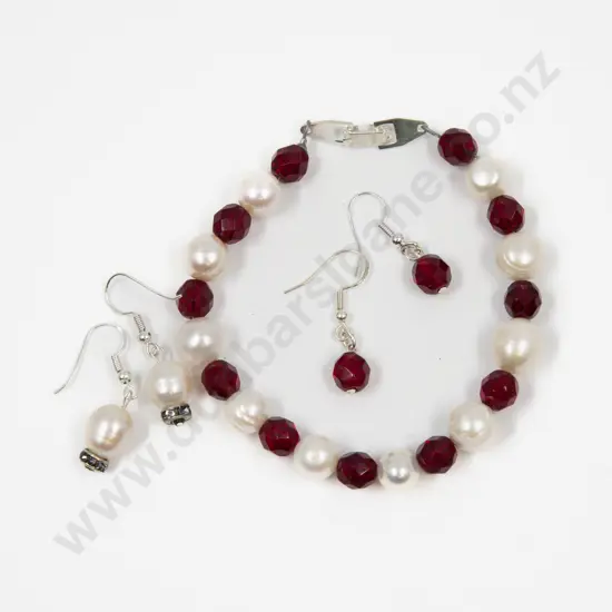 Single Strand Fresh Water Pearl and Garnet Crystal Bead Bracelet with Two Pair Pendant Drop Earrings