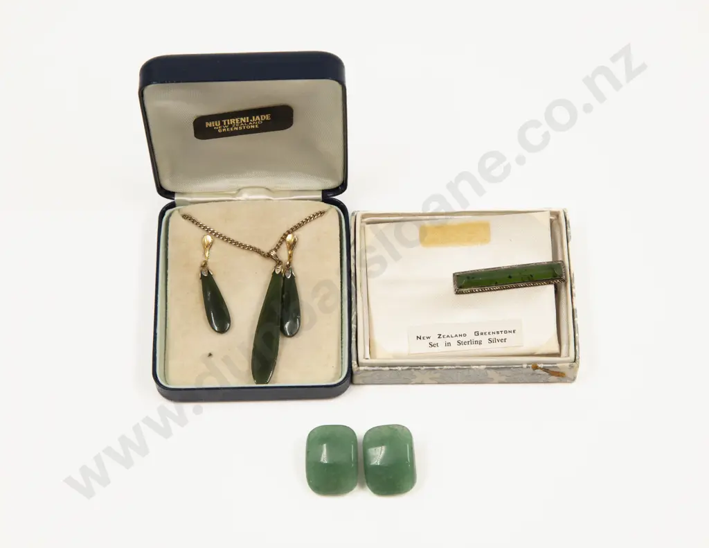 Collection of Assorted NZ Greenstone Jewellery Image 1++