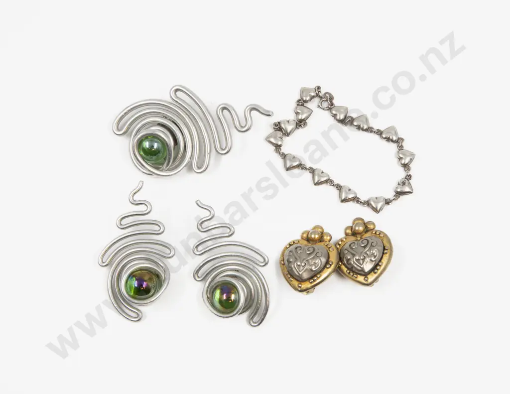 S/S Love Heart Bracelet with Vintage Heart Shape Clip on Earrings and Assorted Image 1++