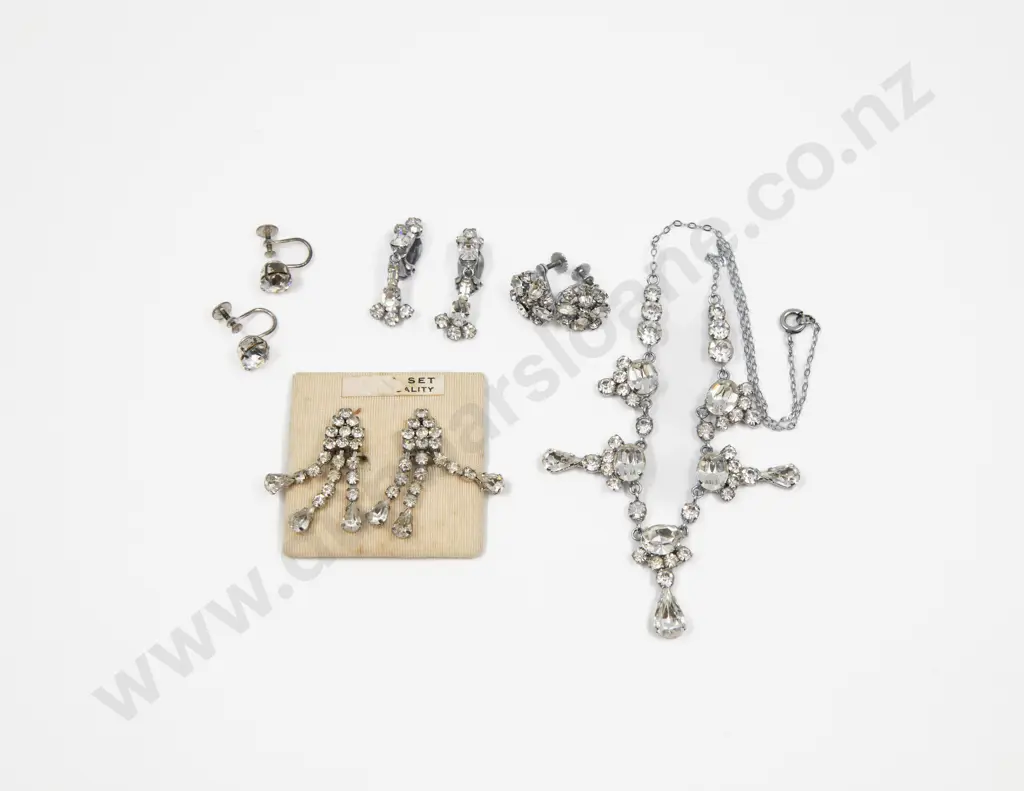 Collection of Assorted Vintage Diamante Jewellery Image 1++