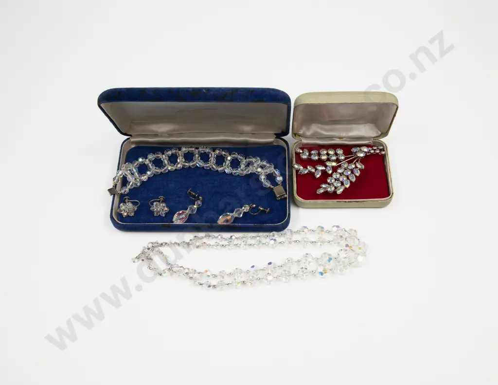 Collection of Assorted Vintage Crystal Bead Jewellery with Diamante Brooch Image 1++