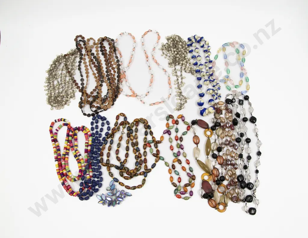 Collection of Assorted Costume Jewellery Image 1++