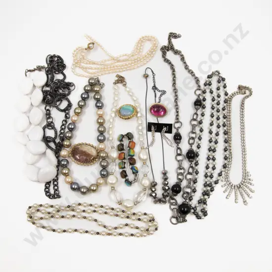 Collection of Assorted Imitation Pearl and Costume Jewellery