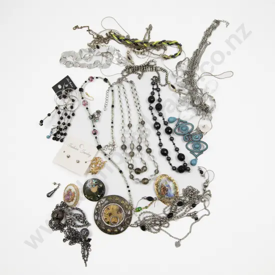 Collection of Assorted Costume Jewellery