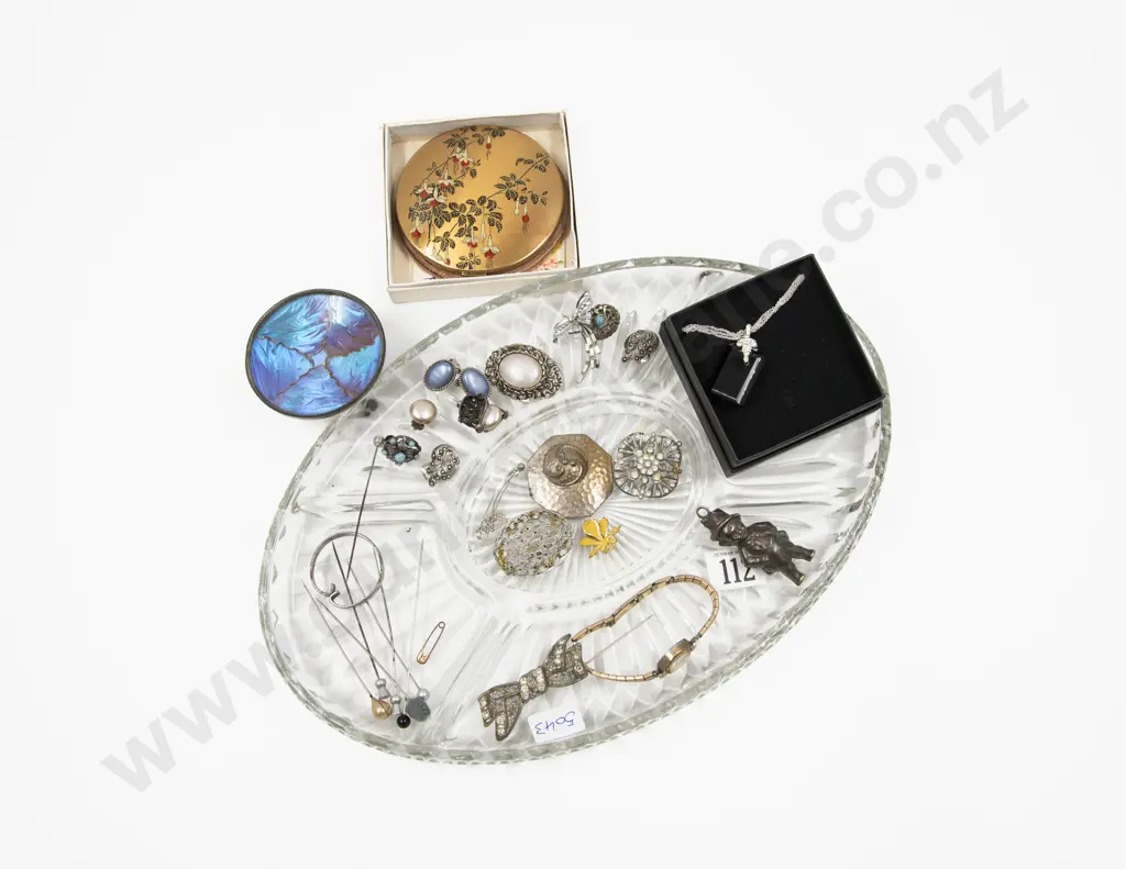 Collection of Assorted Costume Jewellery Image 1++