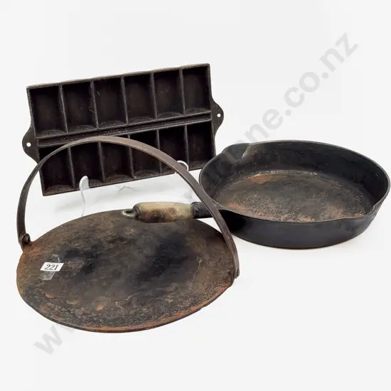 Vintage Cast Iron Ginger Gem Iron & Griddle with Pan