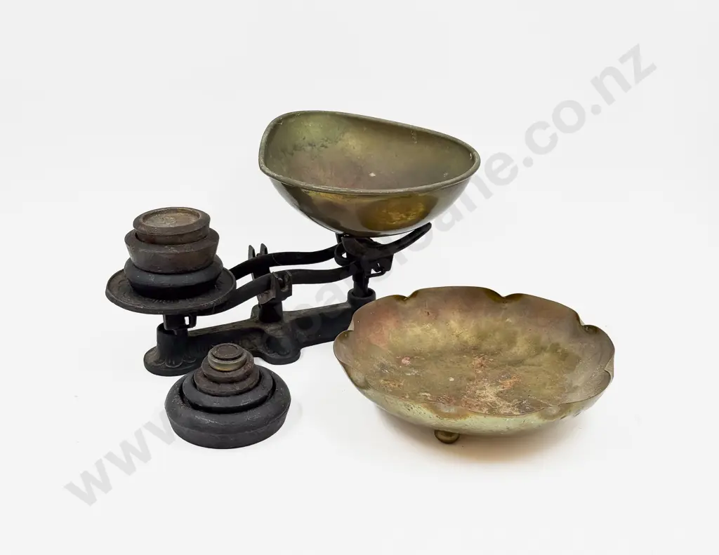 Vict Balance Scale & Assorted Weights etc Image 1++