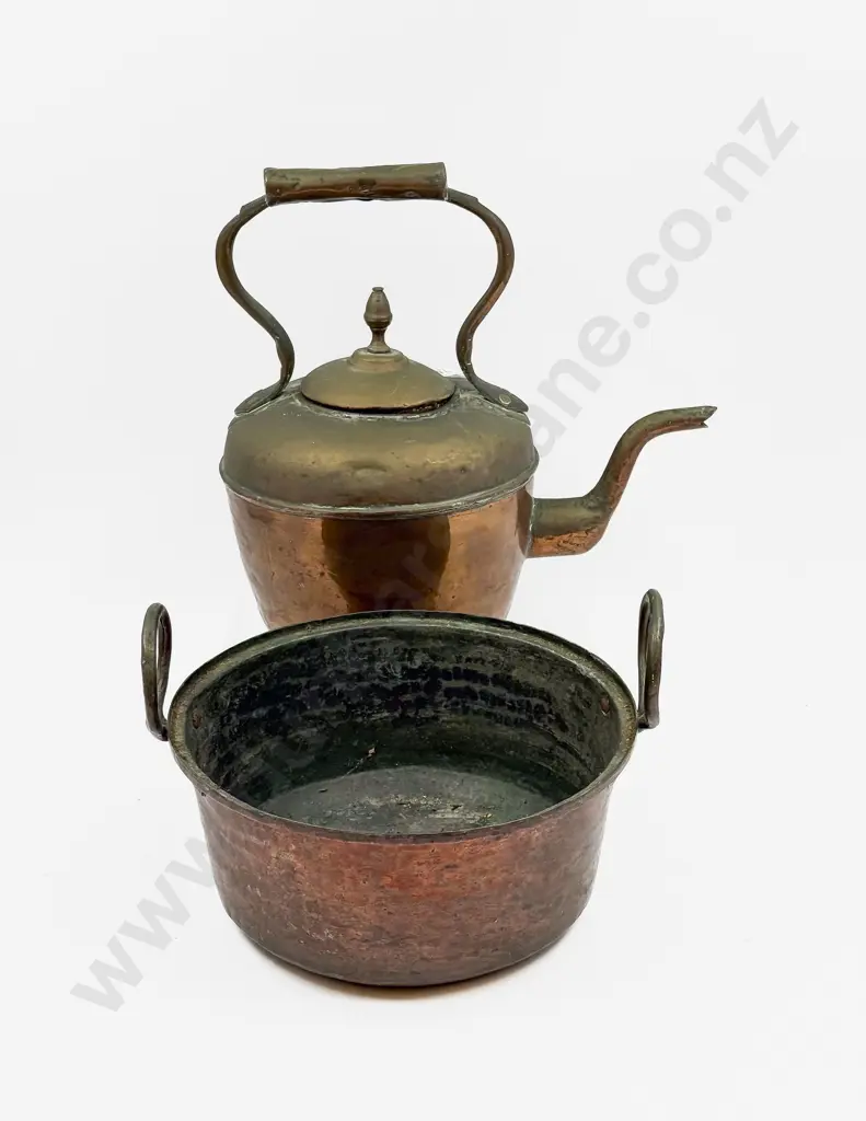 Vintage Handled Copper Pot together with Large Copper & Brass Kettle Image 1++