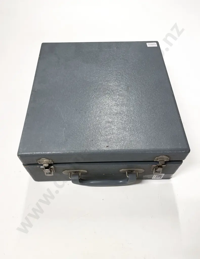 Vintage Travel Slide Projector Image 1++