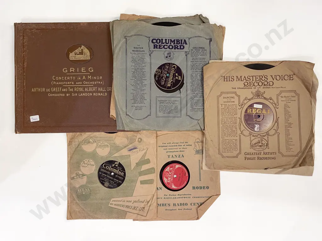 Vintage Decca Travel Gramophone with Assorted Vintage Records Image 1++