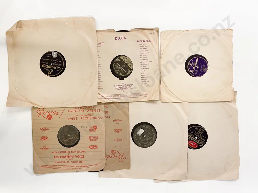 Vintage Decca Travel Gramophone with Assorted Vintage Records Image 1++