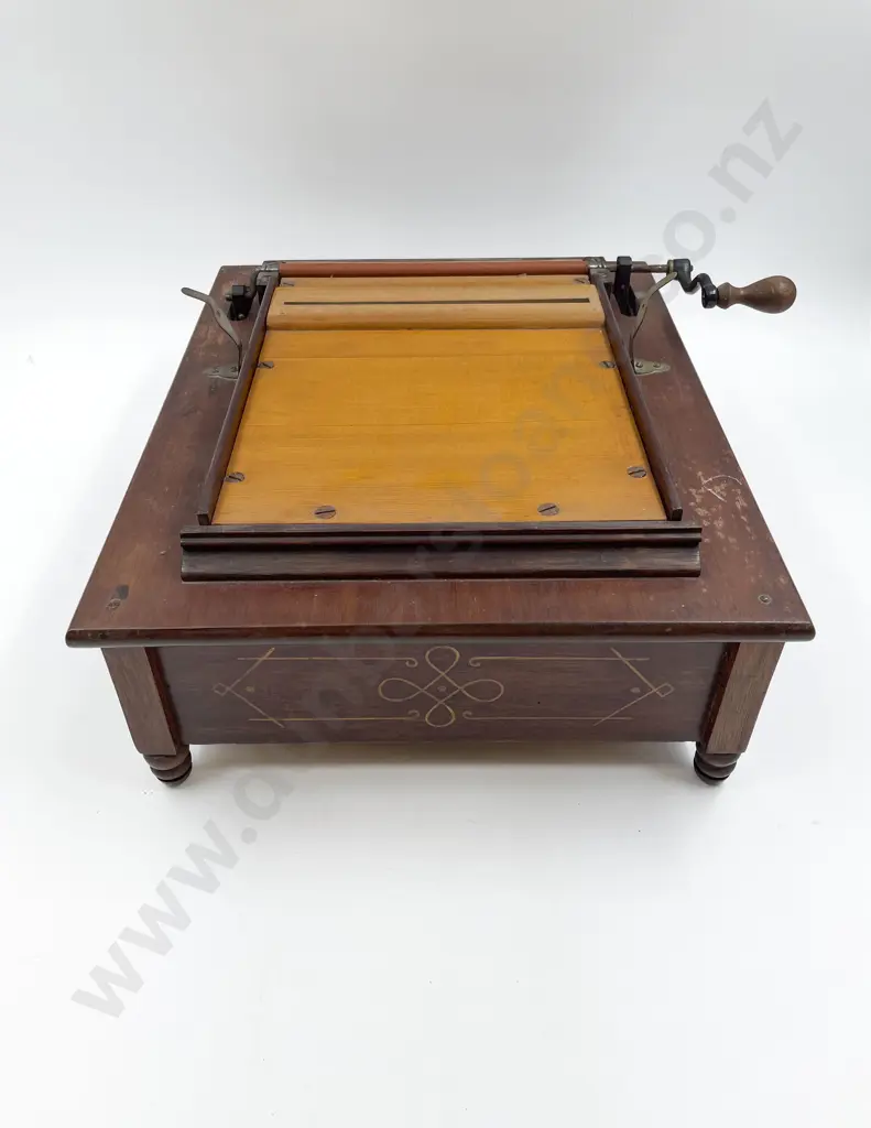 W.F. Abbott & Co. Mechanical Orguinette Image 1++