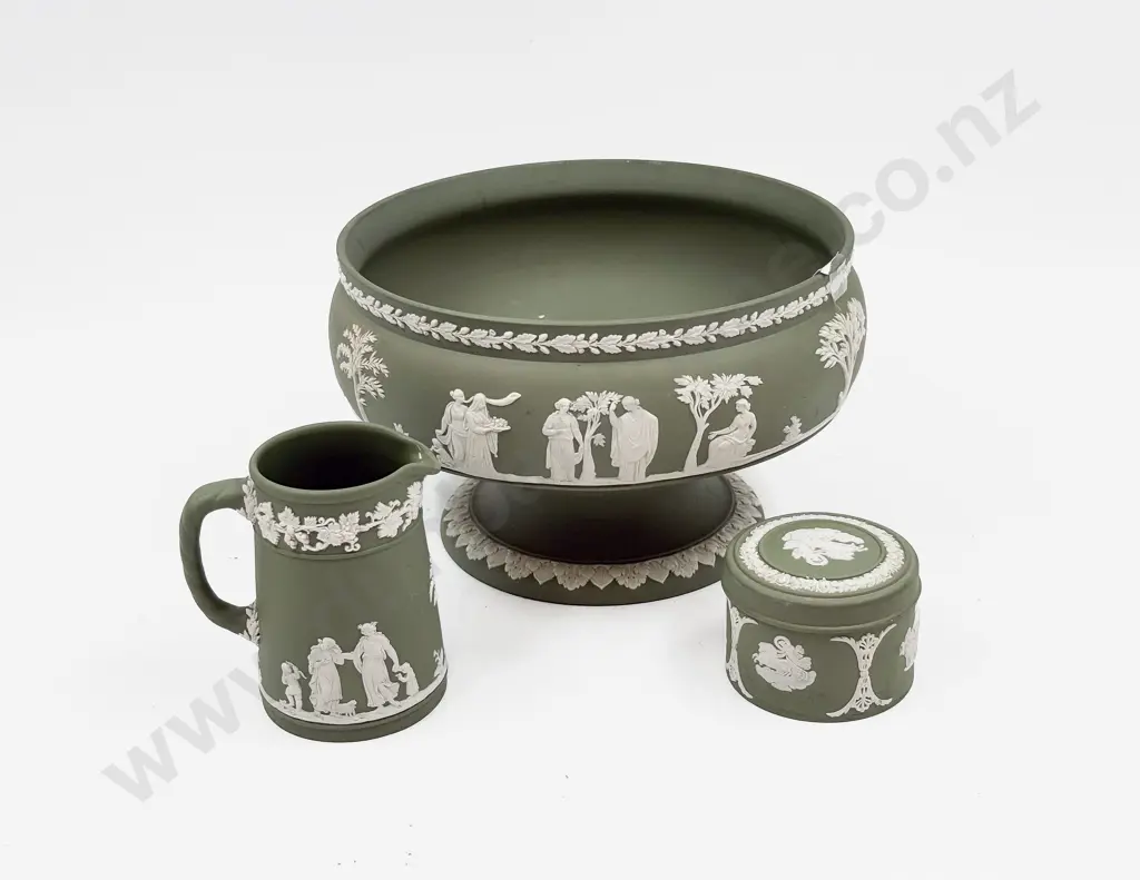 Wedgwood Pedestal Table Bowl with Small Jug & Trinket Box Image 1++