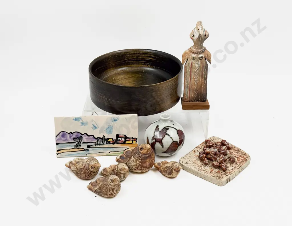 Qty of Assorted Pottery Ornaments etc Image 1++