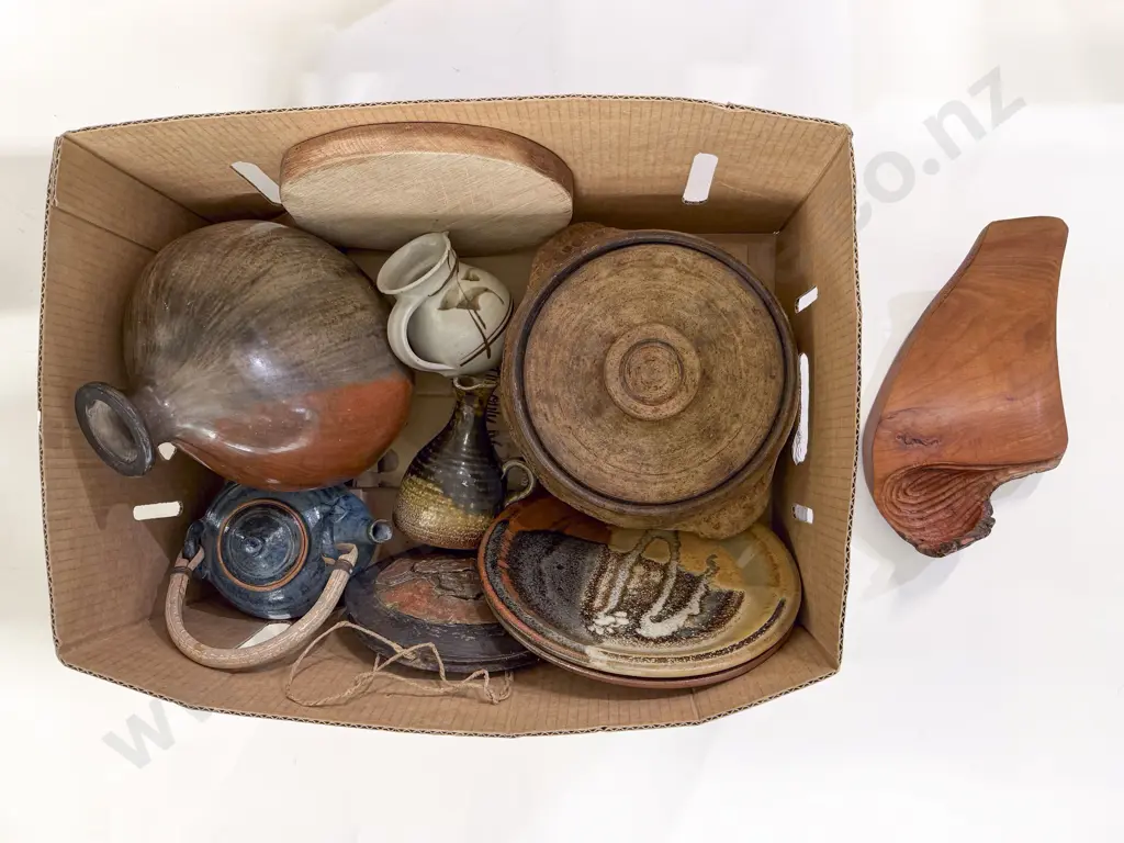 Box Qty of Assorted Pottery Image 1++