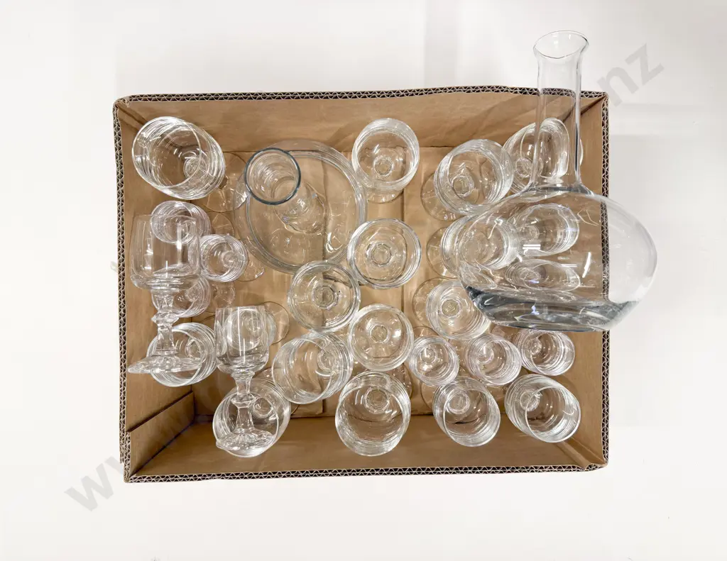 Box of Assorted Glassware Image 1++