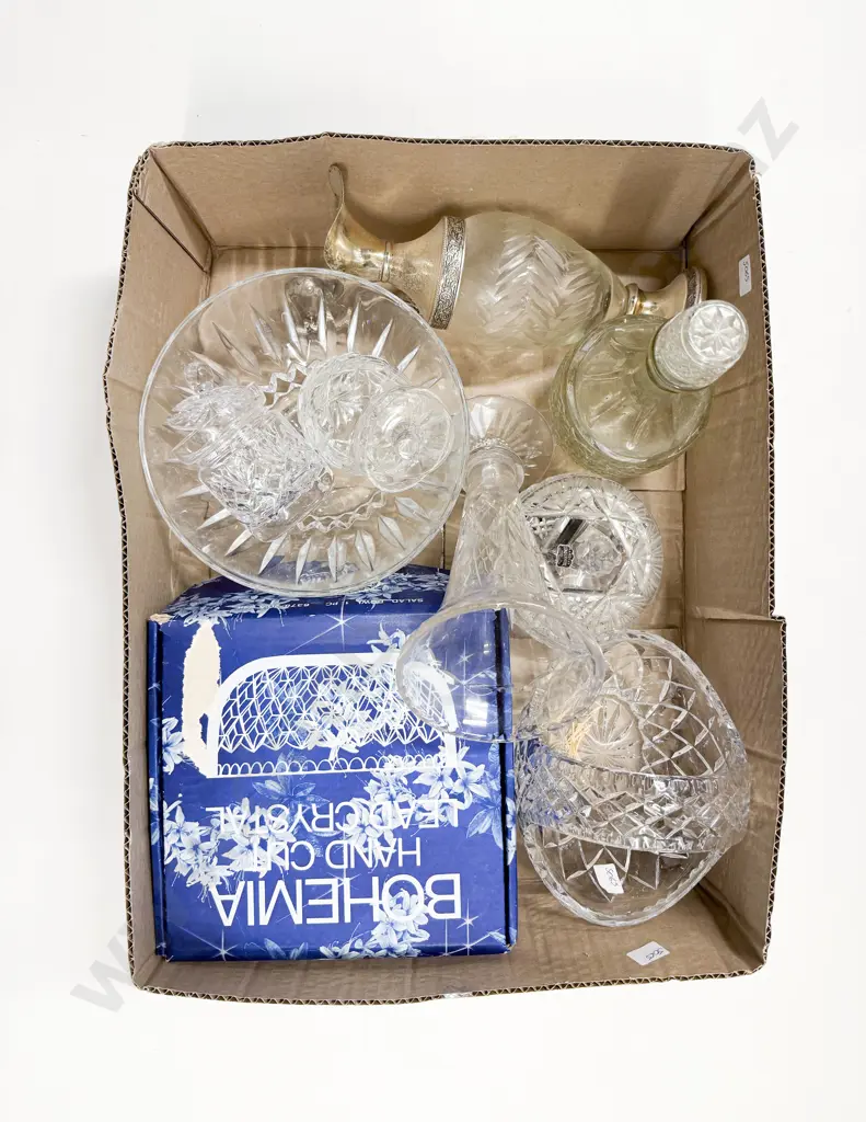 Box of Assorted Crystal & Glassware Image 1++