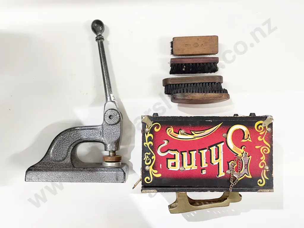 Vintage Shine Box together with University Sport NZ Badge Press Image 1++