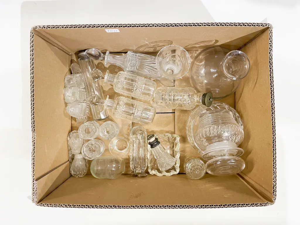 Box Qty of Assorted Crystal & Glassware Image 1++