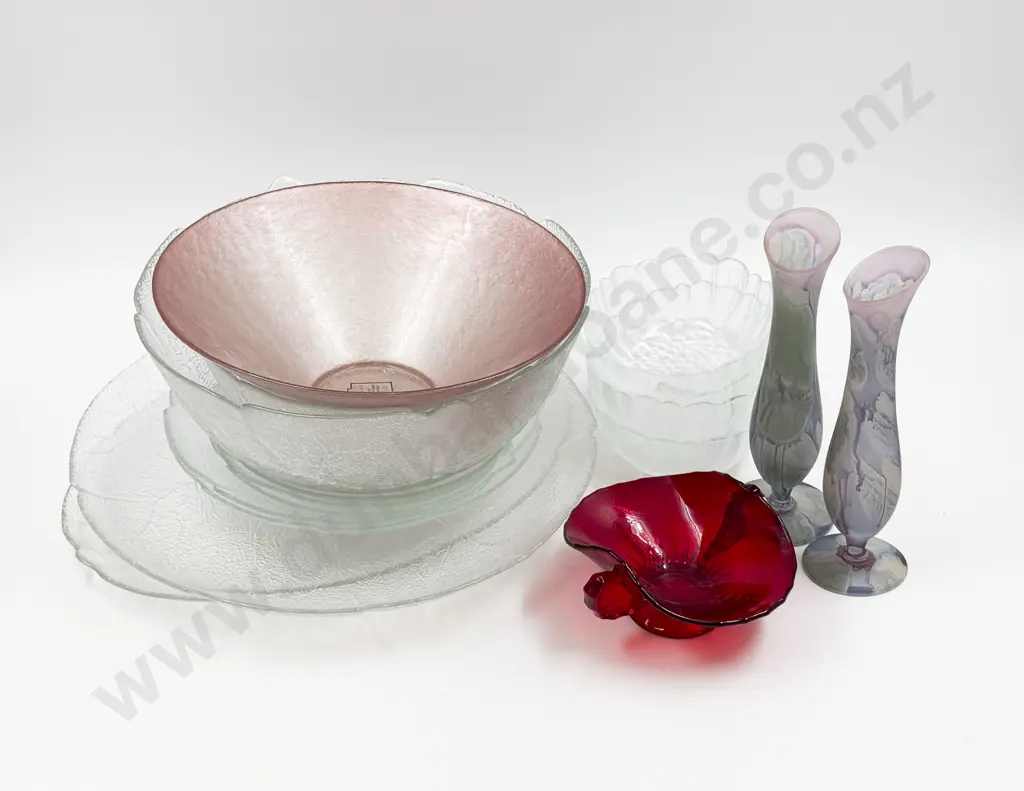 Qty of Assorted Glass Serving Ware etc Image 1++