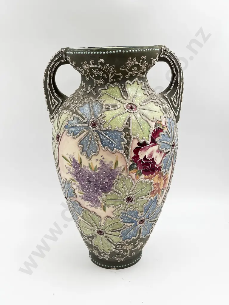 Satsuma Floral Vase Image 1++