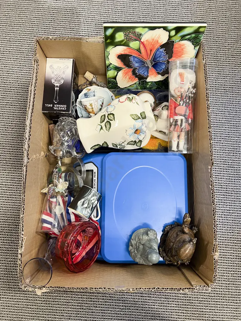 Qty of Assorted China with Glassware & Ornaments Image 1++