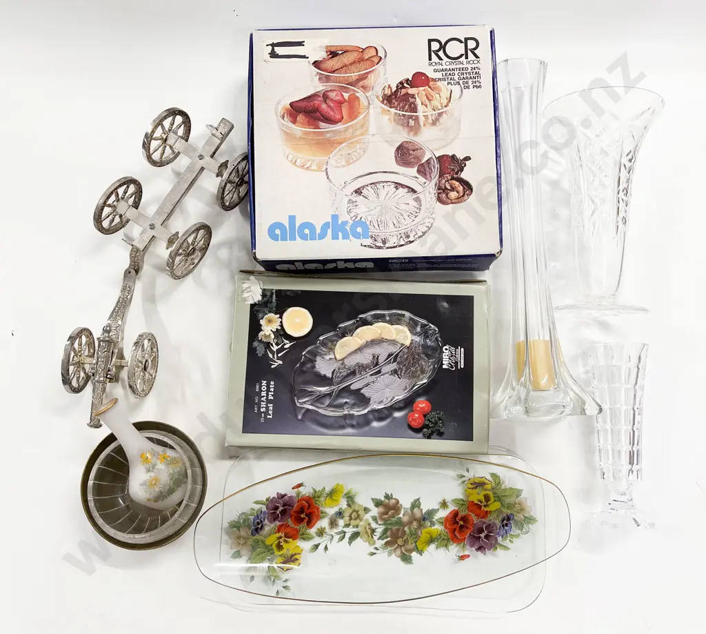 Qty of Assorted Glassware etc Image 1++