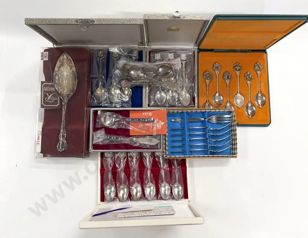 Qty of Assorted Boxed Cutlery etc Image 1++