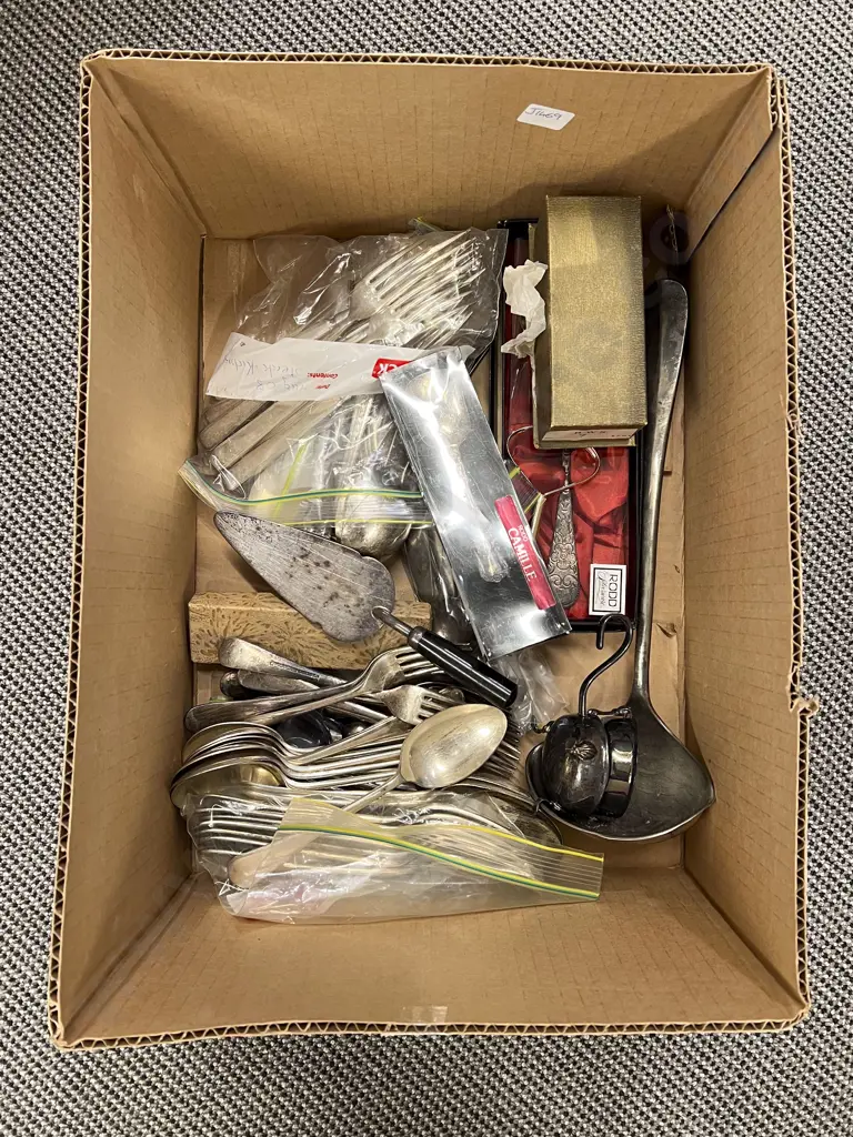 Qty of Assorted Boxed & Loose Cutlery Image 1++
