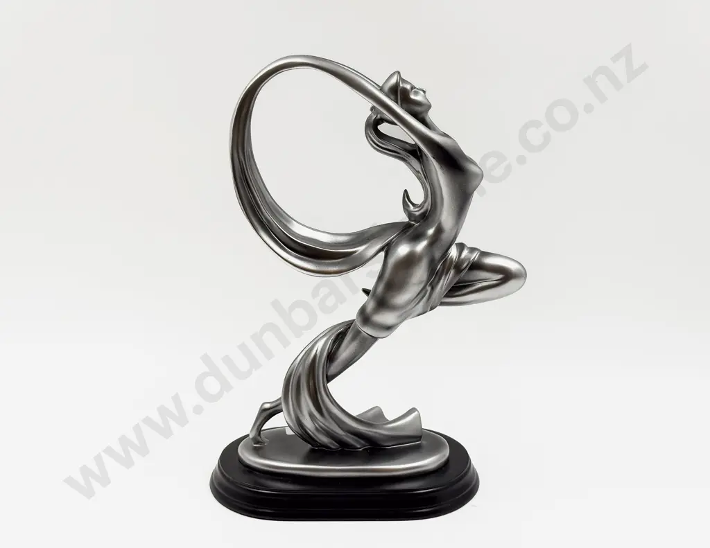 Art Deco Style Figure Image 1++